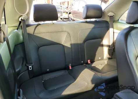 2010 Volkswagen New Beetle z USA, uszkodzony, nr VIN 3VWPG3AG0AM010255